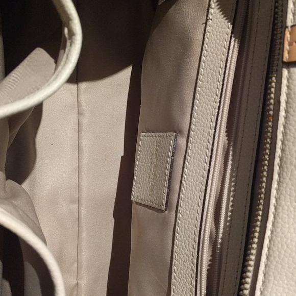 🌼 Beautiful genuine leather bag by Isaac Mizrahi - Picture 10 of 13